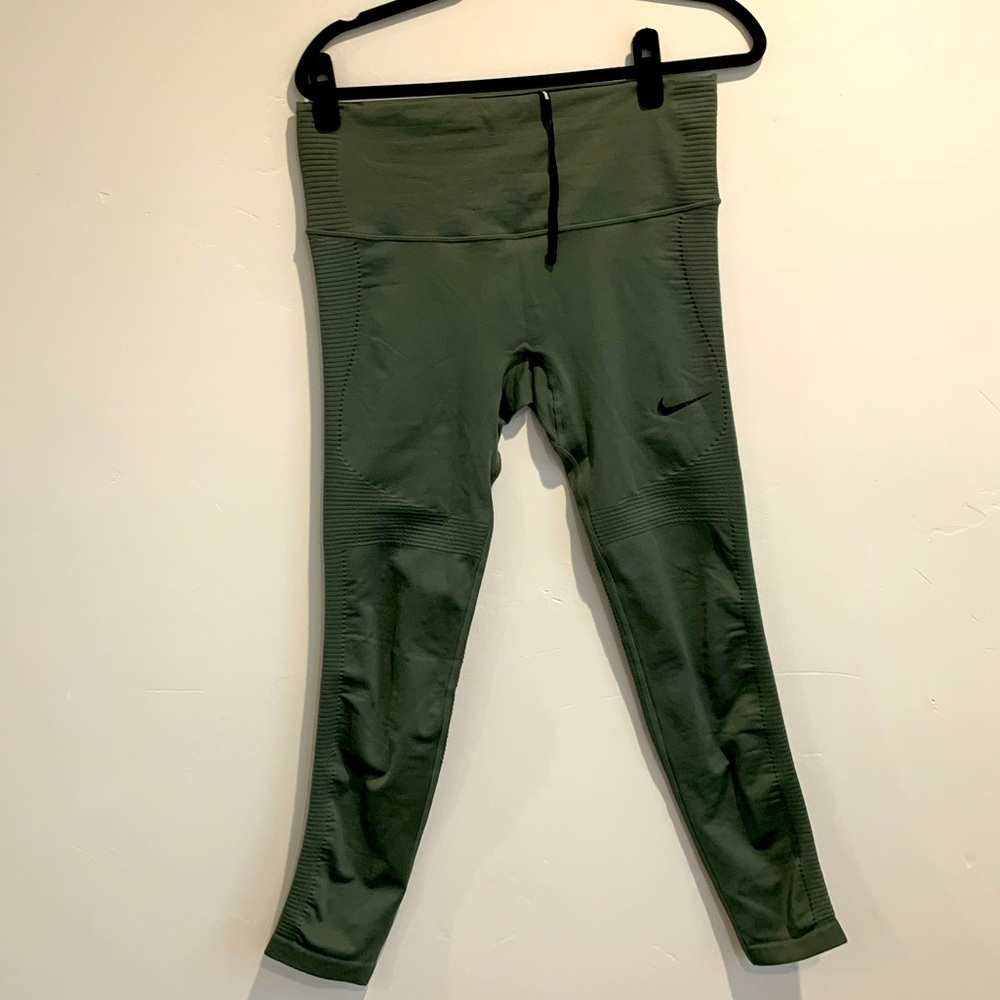 S O L D -  Nike Luxe Leggings